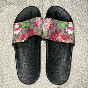 Gucci slides floral print